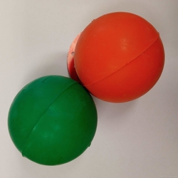 Odolný gumový míček z tvrdé gumy 7,5cm - různé barvy
